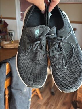 New Balance Black Knit Lace-Up Women's Athletic Sneakers with White Soles